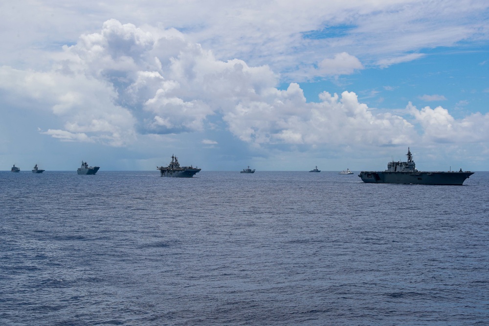 DVIDS - Images - RIMPAC 2022 Fleet Sails in Formation [Image 3 of 5]