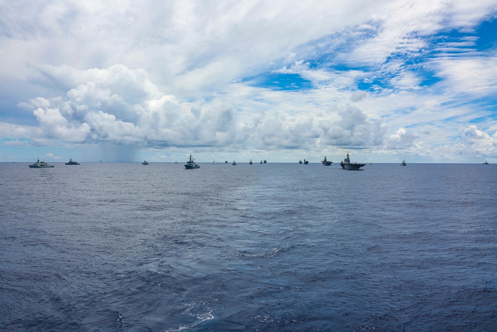 DVIDS - Images - RIMPAC 2022 Fleet Sails in Formation [Image 3 of 8]