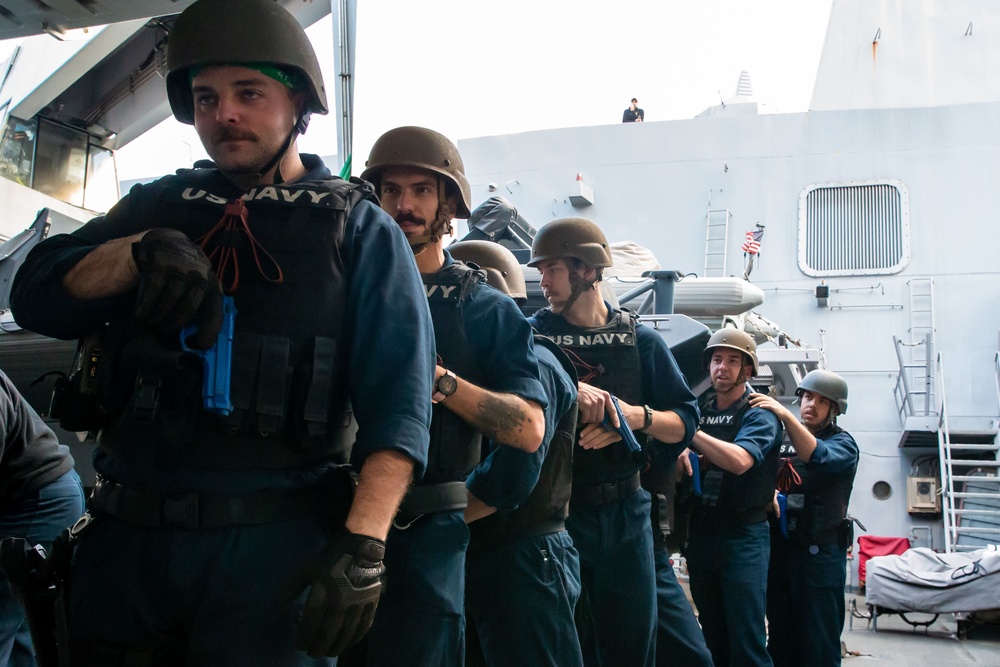 USS Arlington visit, board, search and seizure proficiency training