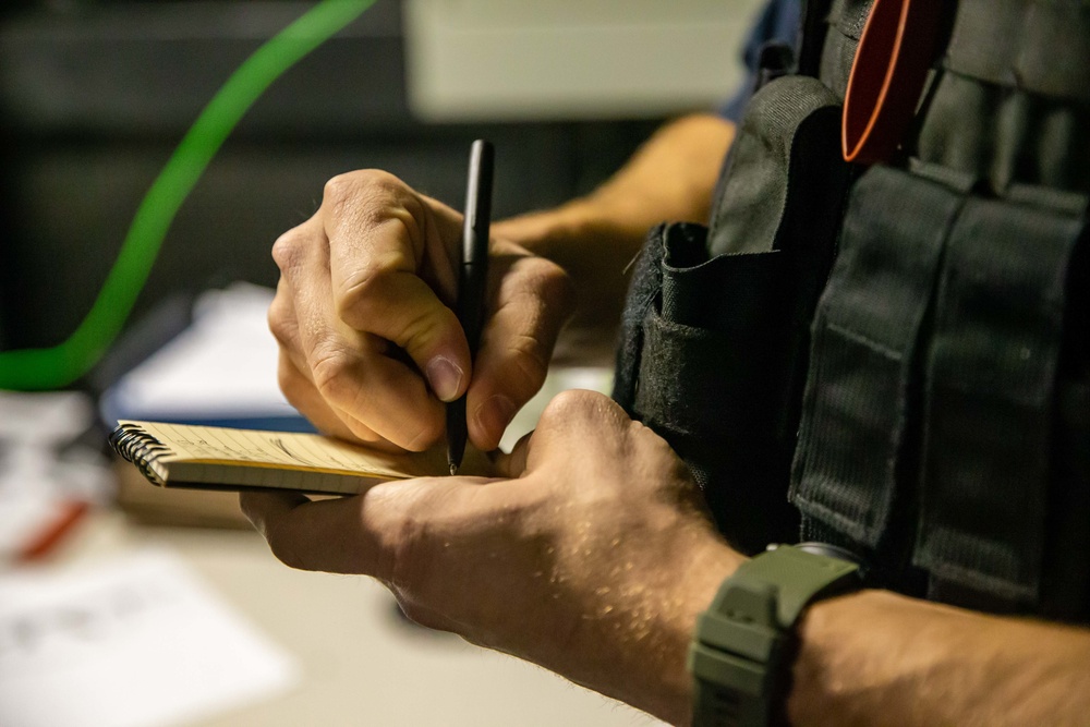 USS Arlington visit, board, search and seizure proficiency training