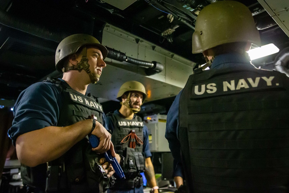 USS Arlington visit, board, search and seizure proficiency training