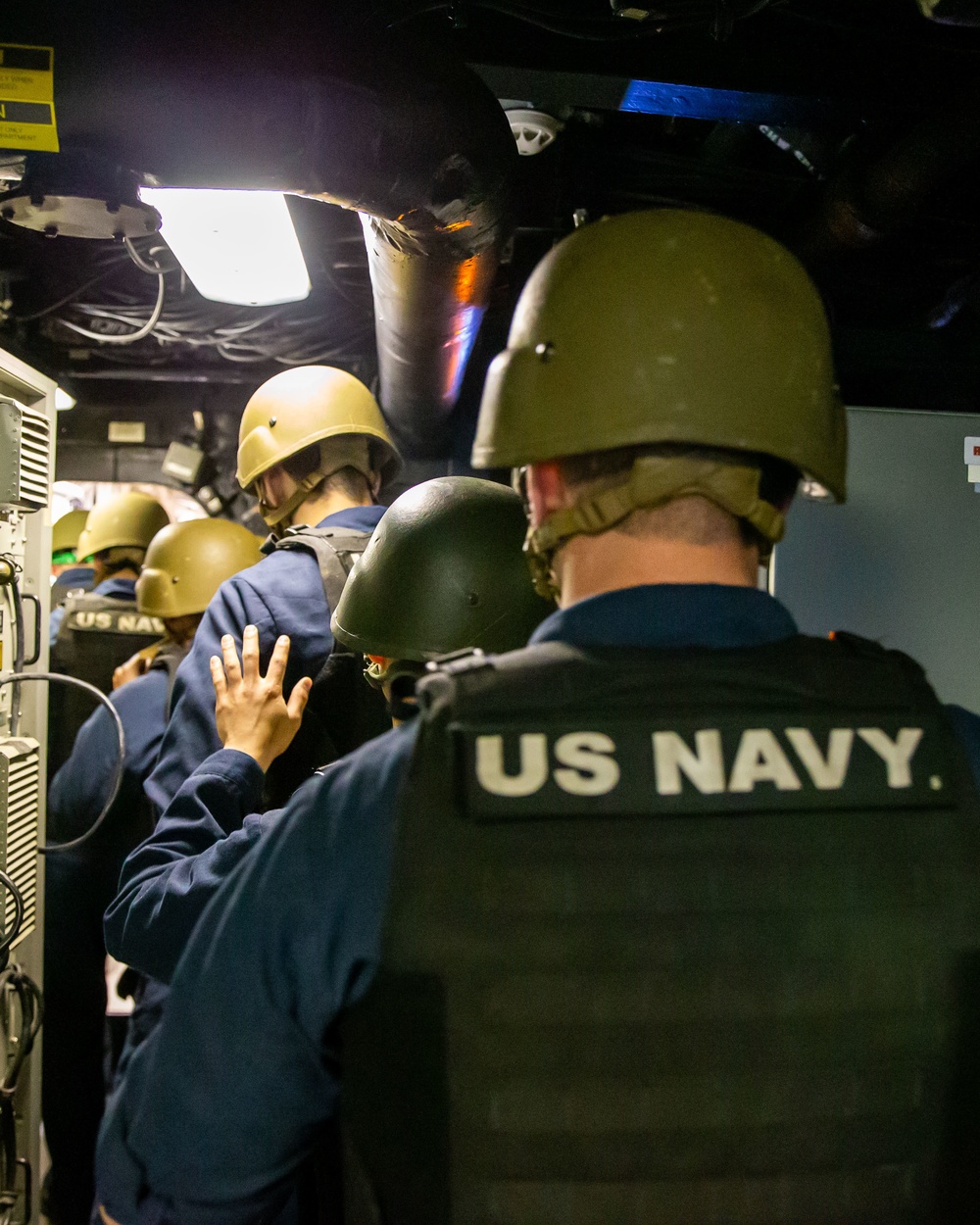 USS Arlington visit, board, search and seizure proficiency training