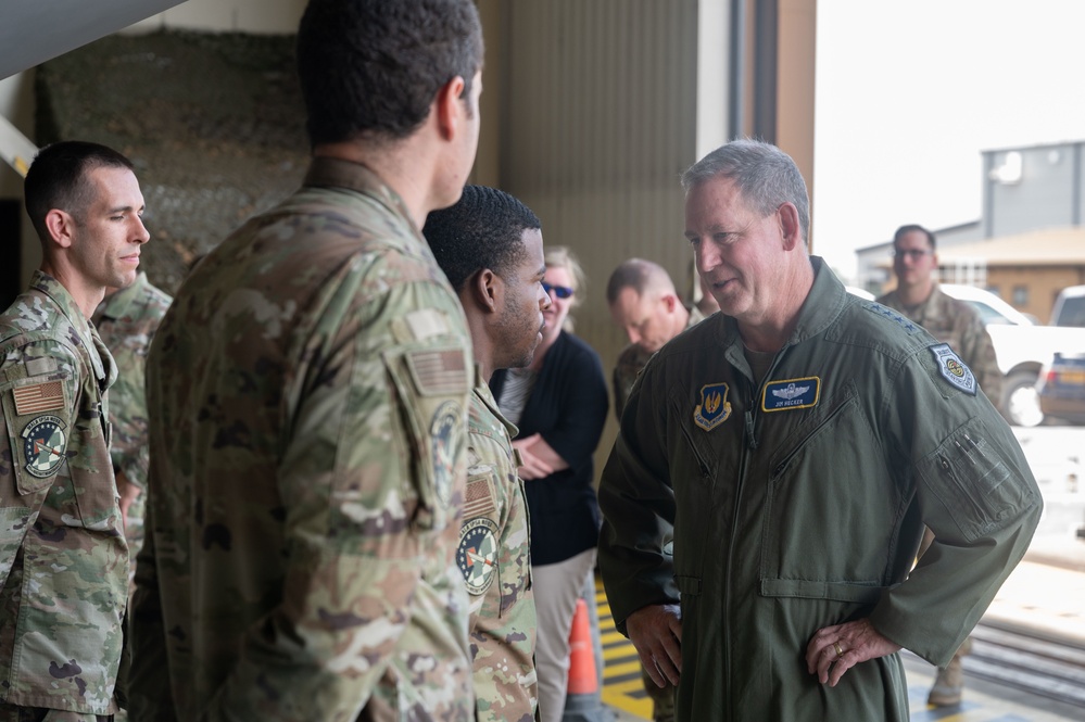 General Hecker visits the 48th Fighter Wing