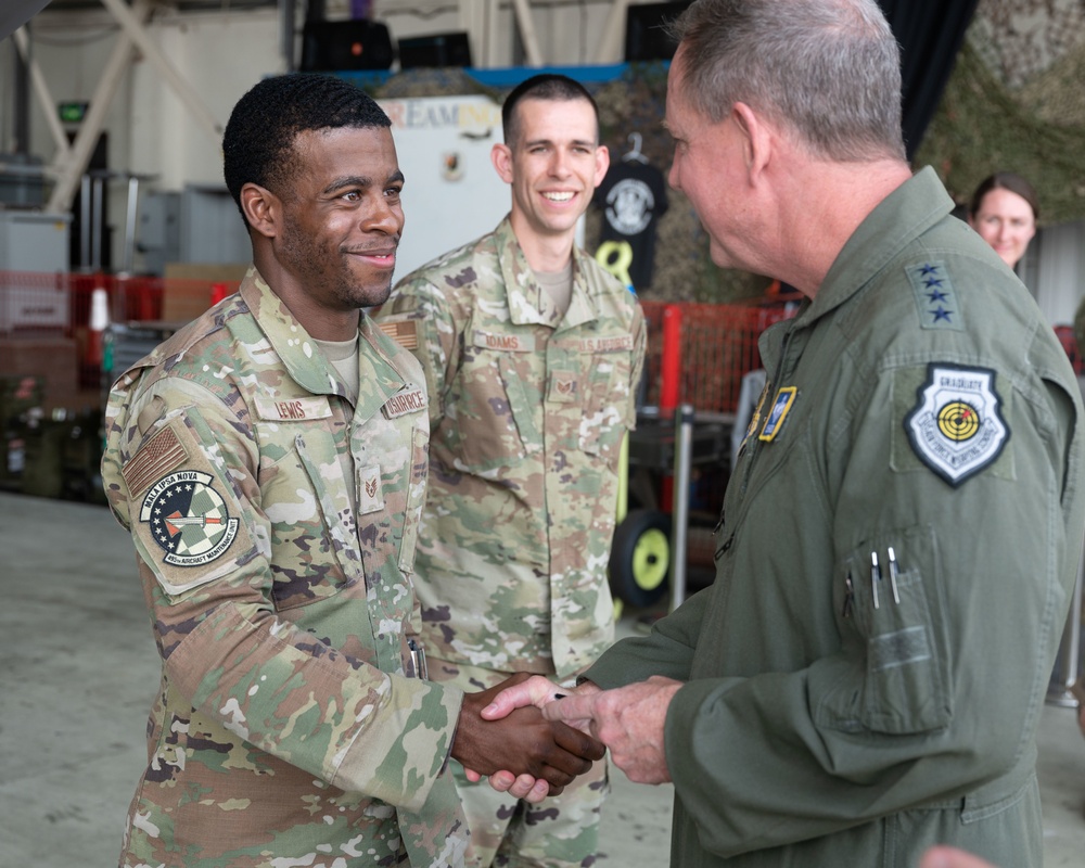 General Hecker visits the 48th Fighter Wing