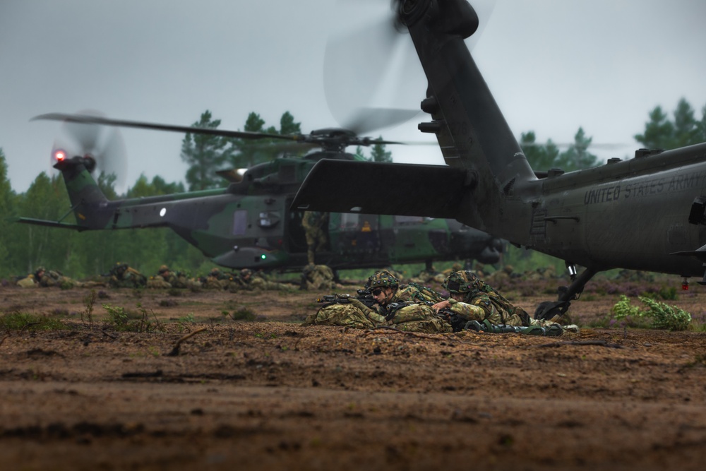 Army Cavalry Scouts Conduct Air-Infiltration Operation