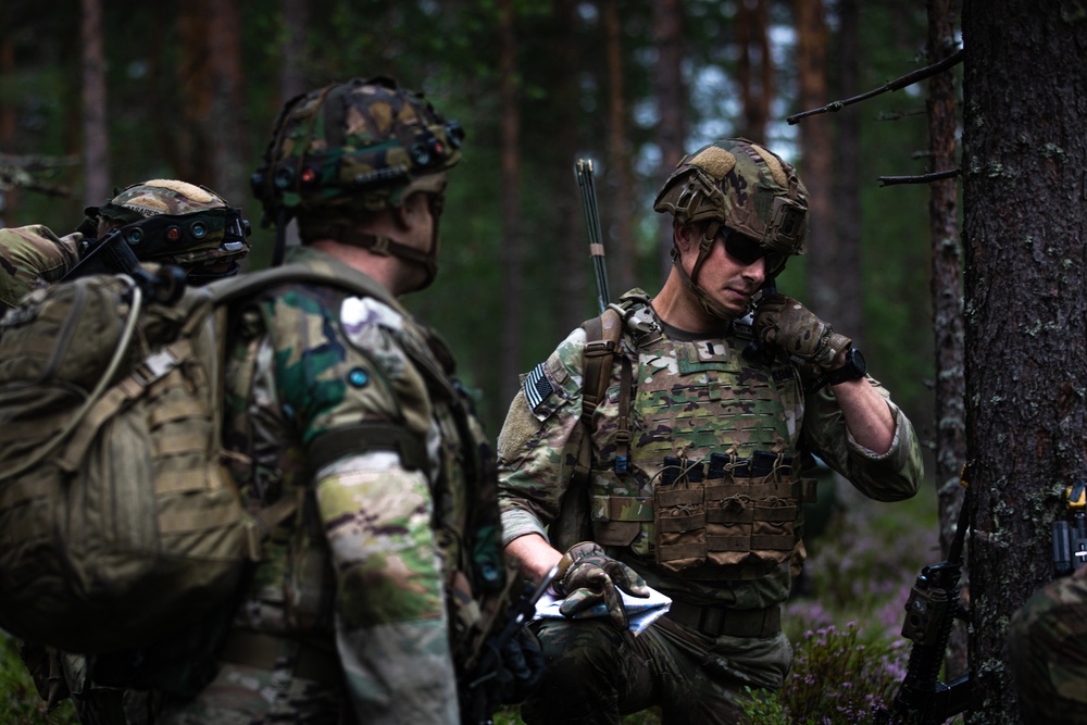 Army Cavalry Scouts Conduct Air-Infiltration Operation