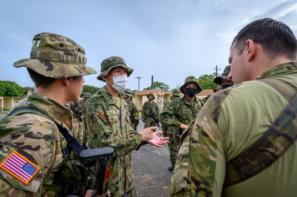 U.S., Japanese Soldiers conduct joint movement drills