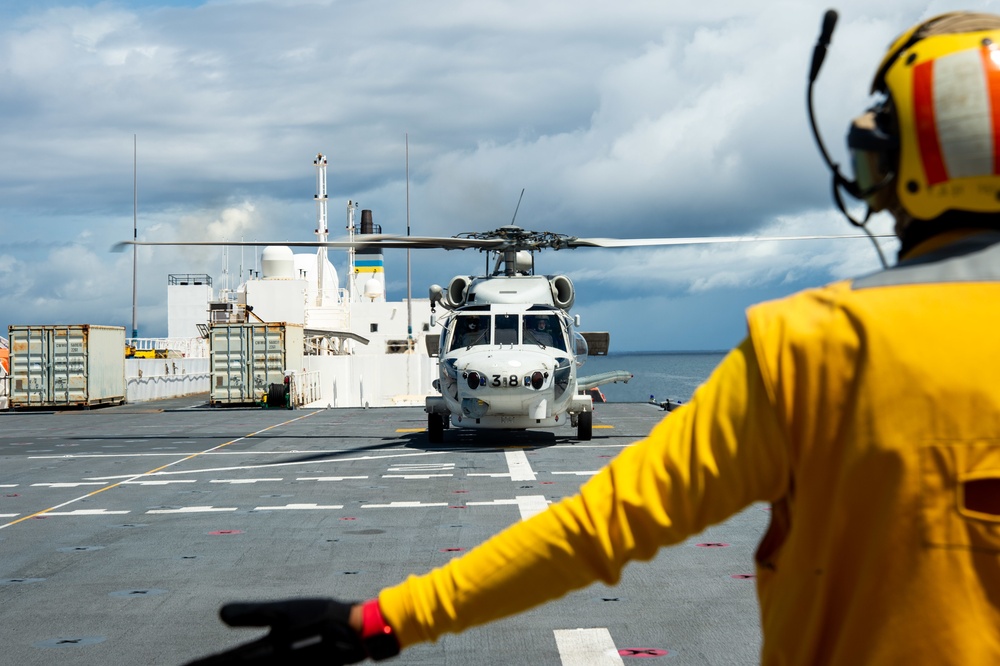 USNS Mercy (T-AH 19) Conducts an Exercise with a Japanese Maritime Self Defense Force During Pacific Partnership 2022