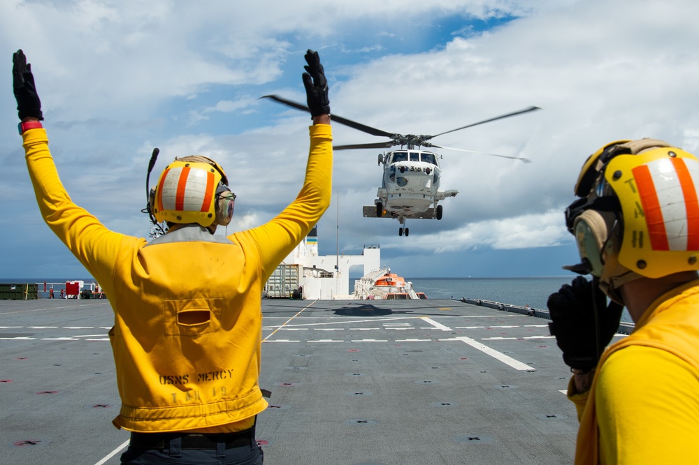 USNS Mercy (T-AH 19) Conducts an Exercise with Japanese Maritime Self Defense Force During Pacific Partnership 2022