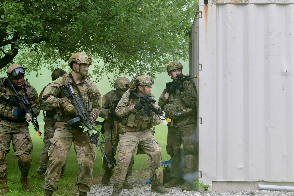 New groups of Reserve Defenders fire through IDLC