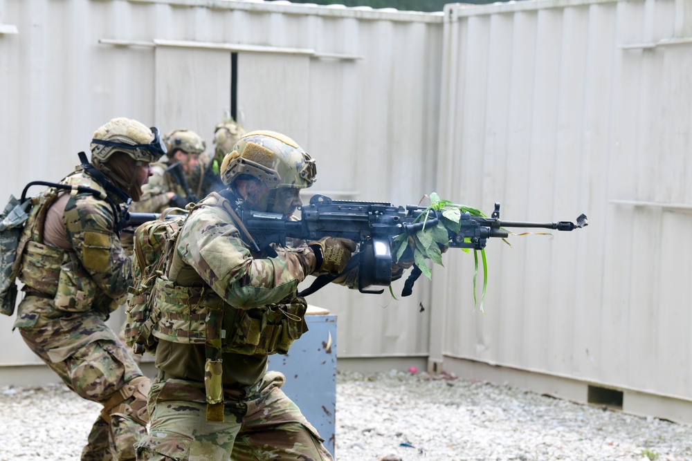 New groups of Reserve Defenders fire through IDLC