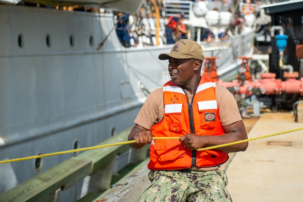 USS Constitution Sailor Conduct Line Handling