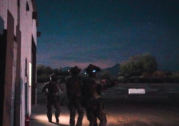 13th MEU ADRD Conducts Raid near Blythe during RUT