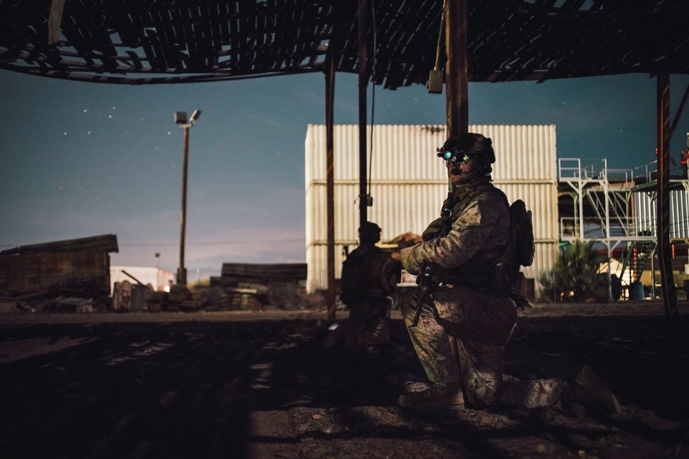 13th MEU ADRD Conducts Raid near Blythe during RUT