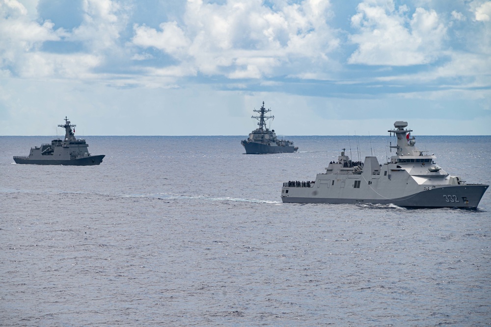 RIMPAC 2022 Fleet Sails in Formation