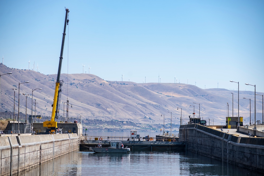 Damaged navigation lock slows Columbia River traffic at John Day Dam