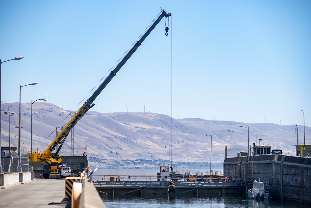 Damaged navigation lock slows Columbia River traffic at John Day Dam