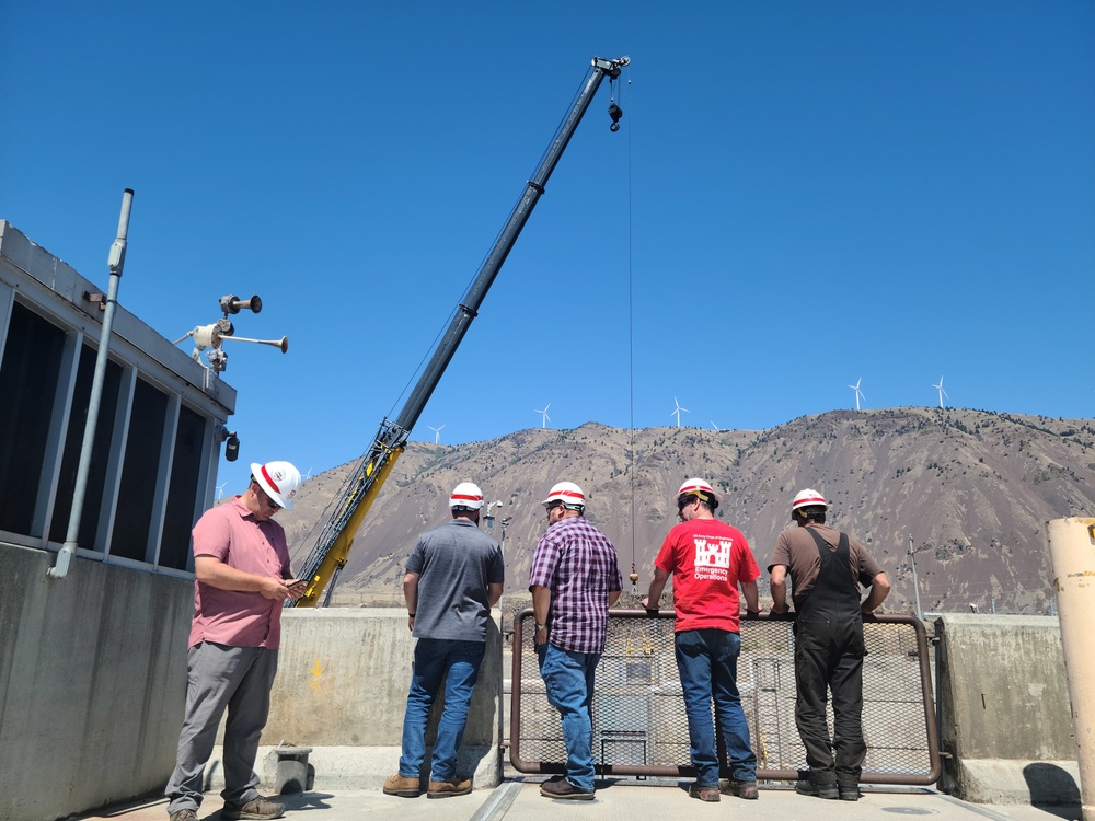 Damaged navigation lock slows Columbia River traffic at John Day Dam