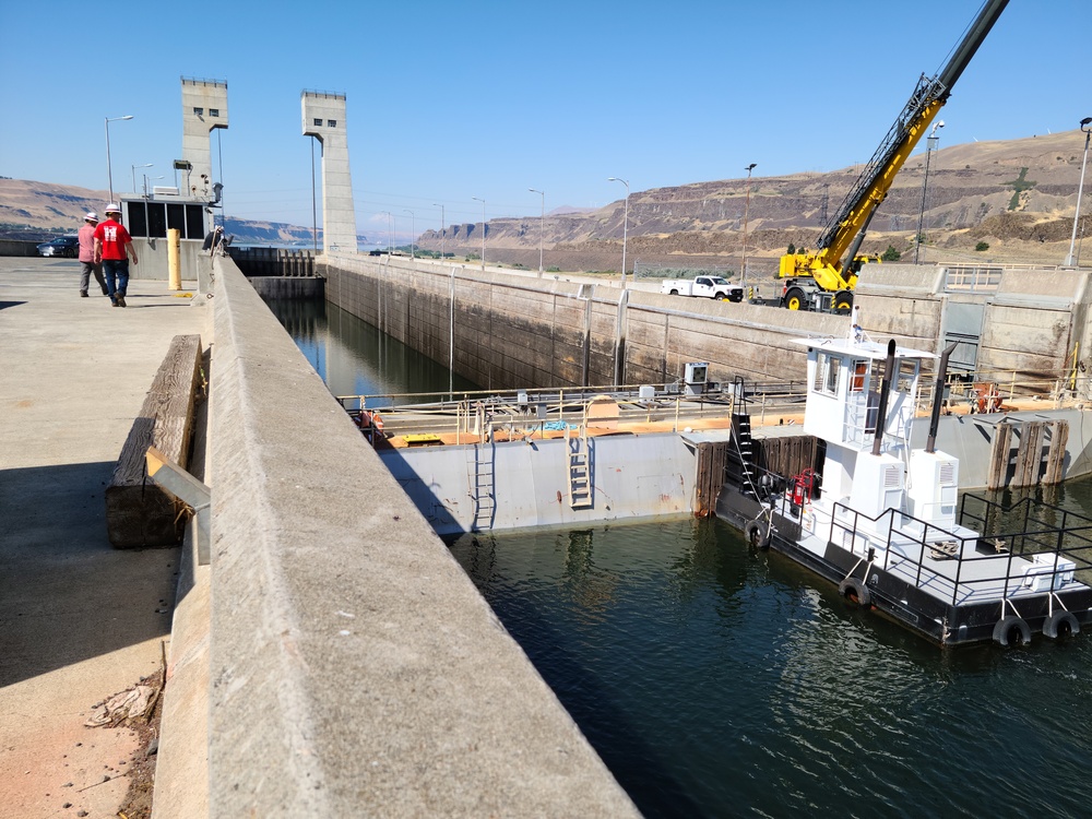 Damaged navigation lock slows Columbia River traffic at John Day Dam