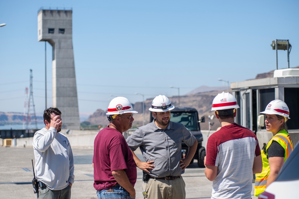 Damaged navigation lock slows Columbia River traffic at John Day Dam