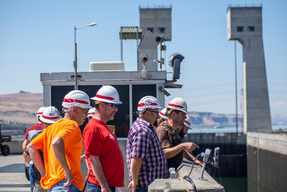 Damaged navigation lock slows Columbia River traffic at John Day Dam