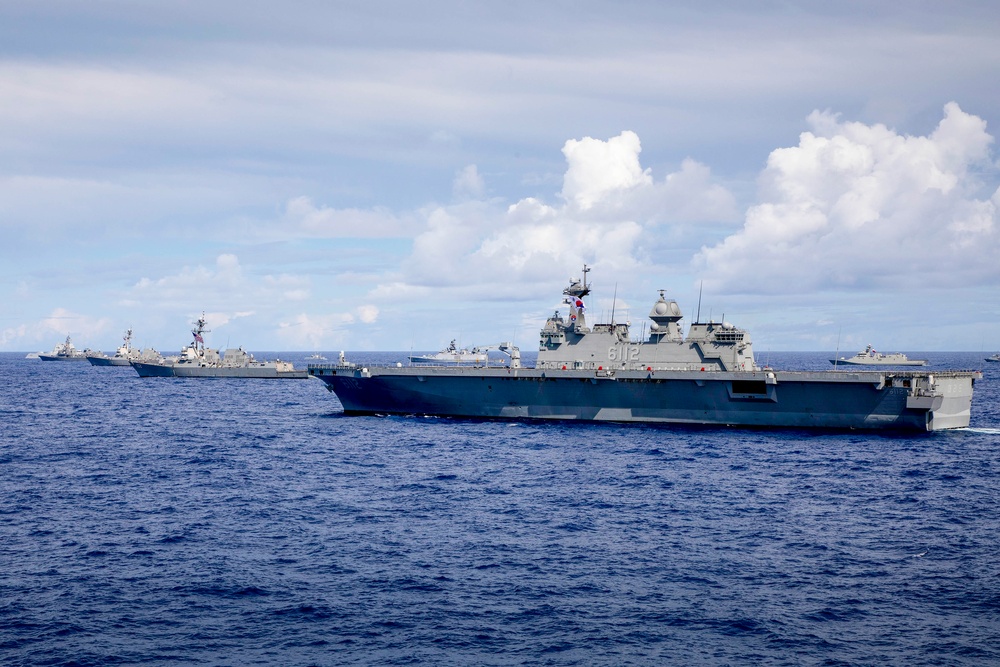 DVIDS - Images - RIMPAC 2022 Fleet Sails in Formation [Image 2 of 4]