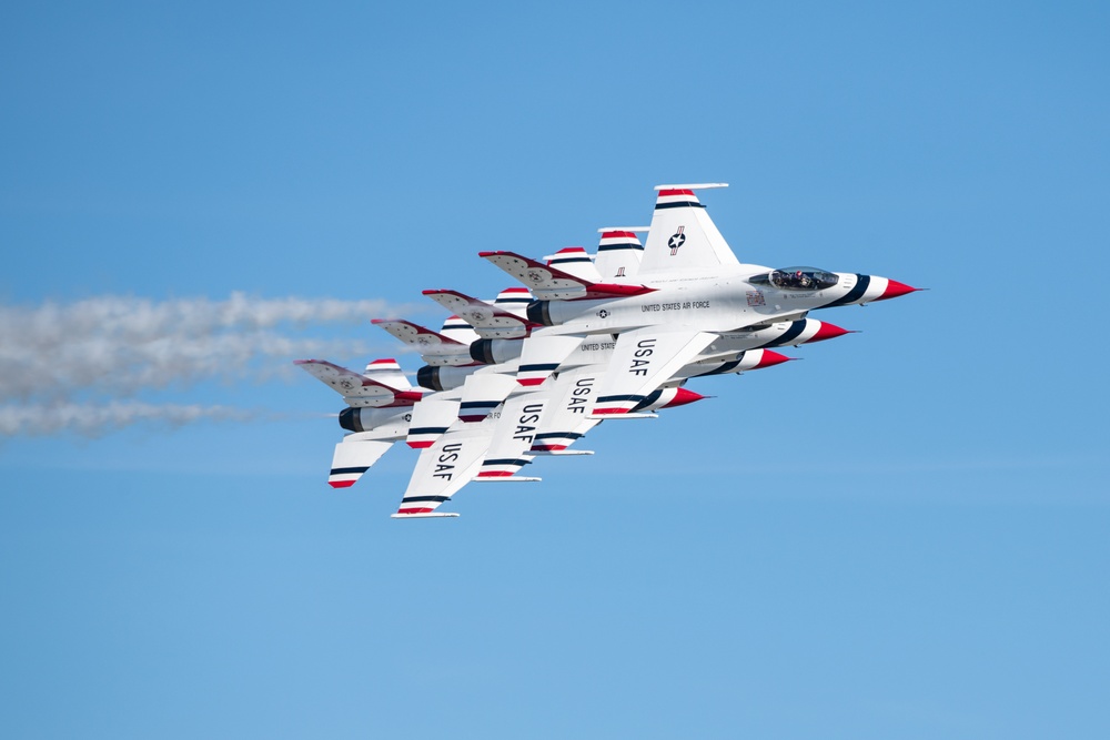 Thunderbirds kick off Arctic Thunder Open House