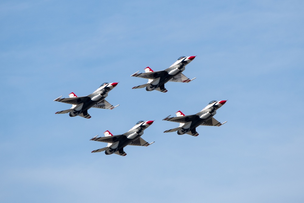 Thunderbirds kick off Arctic Thunder Open House