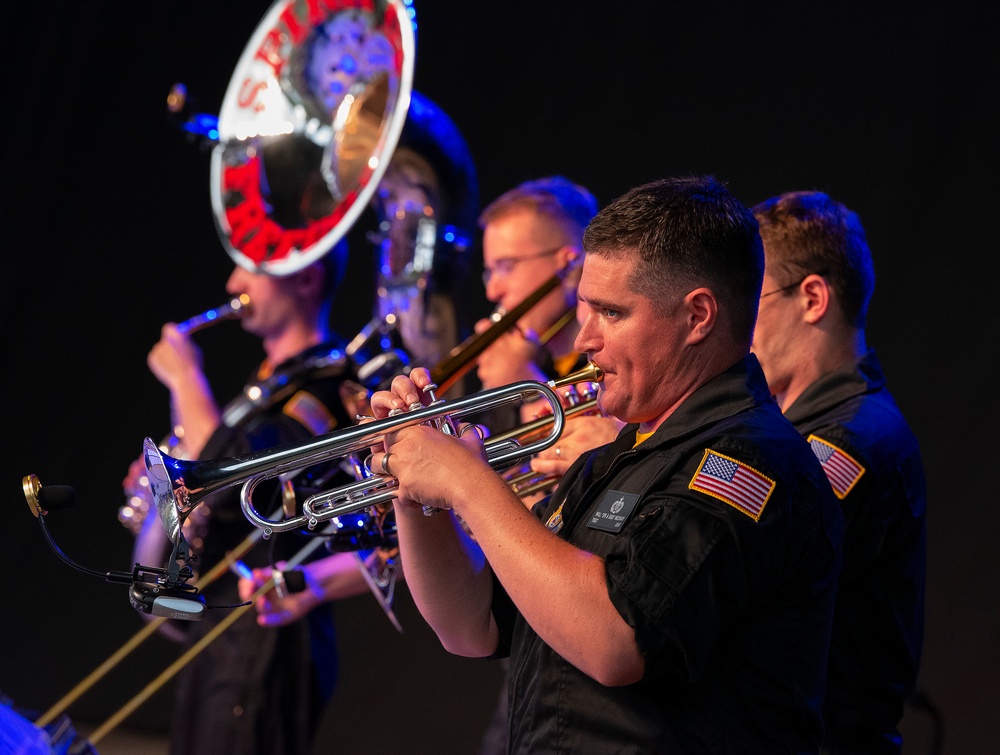 Air Force Band of Flight rocks at the Fraze