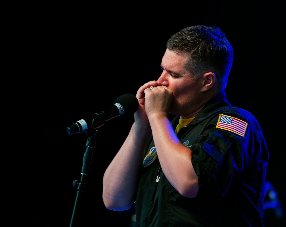 Air Force Band of Flight rocks at the Fraze