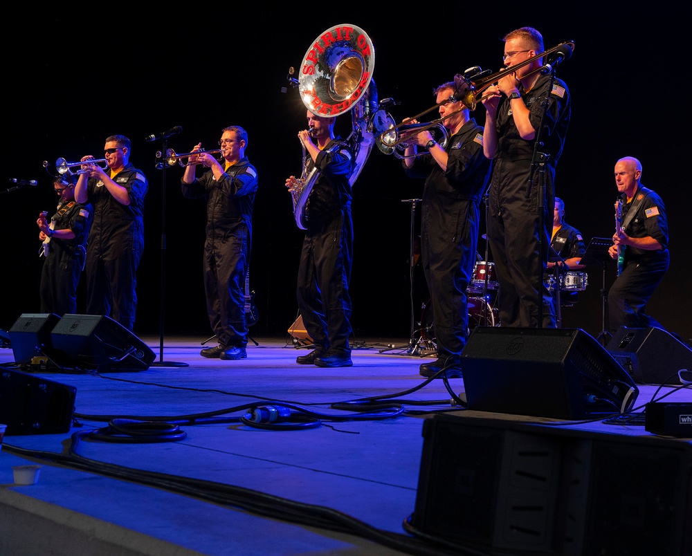 Air Force Band of Flight rocks at the Fraze