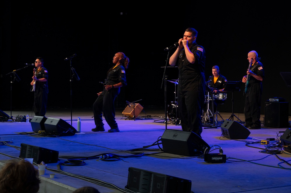 Air Force Band of Flight rocks at the Fraze