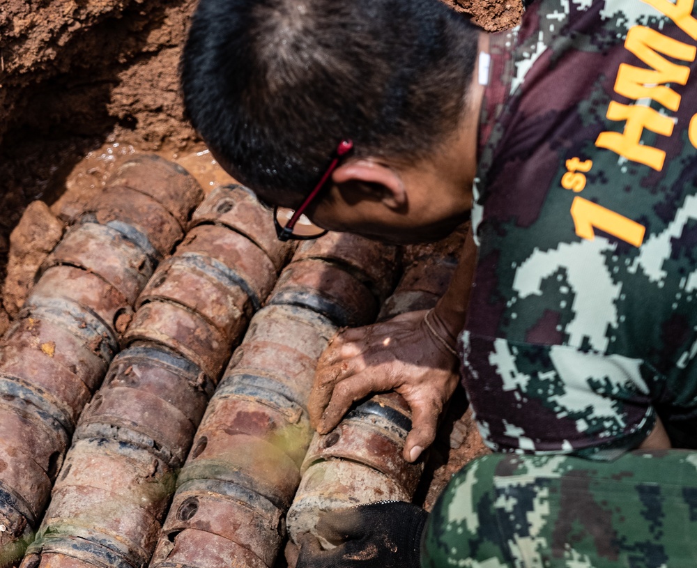 HMA Thailand 22 | Royal Thai and U.S. Marine EOD technicians conduct large scale disposals