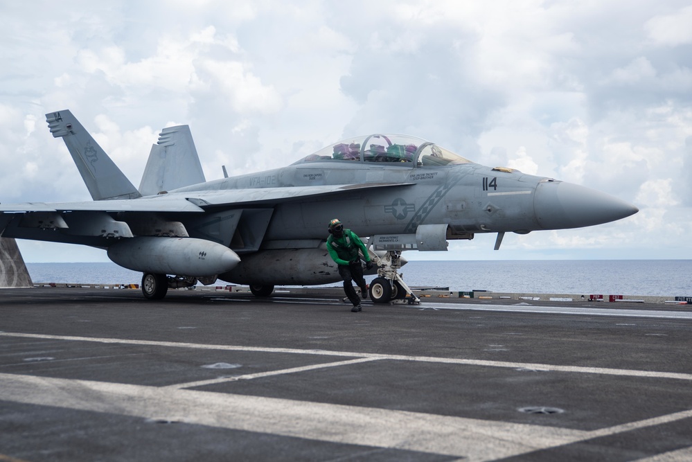 USS Ronald Reagan (CVN 76) conducts flight operations