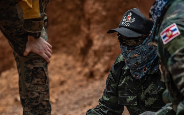 HMA Thailand 22 | Royal Thai and U.S. Marine EOD technicians conduct large scale disposals