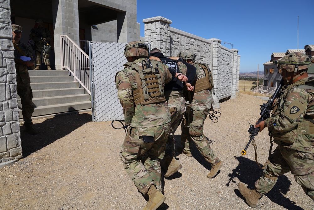 870th MP Company Soldiers perform Detainee Operations