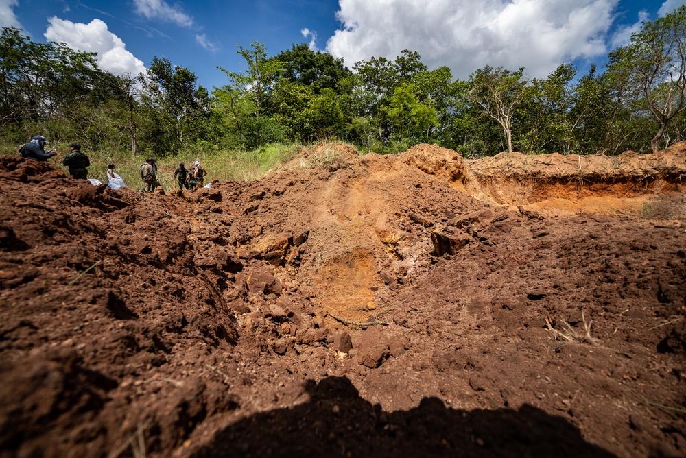 HMA Thailand 22 | Royal Thai and U.S. Marine EOD technicians conduct large scale disposals