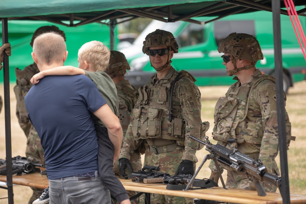 U.S. and Polish armies military picnic in Poland