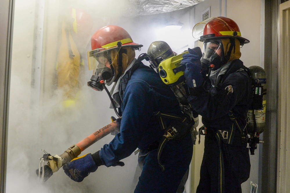 USS Manchester (LCS 14) Holds Damage Control Drill