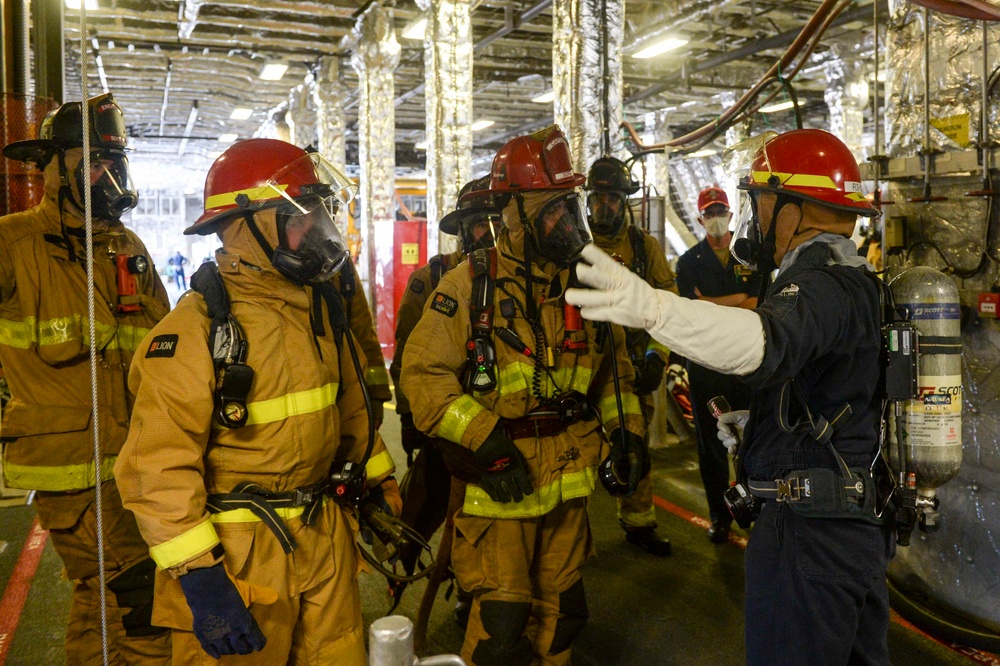 USS Manchester (LCS 14) Holds Damage Control Drill