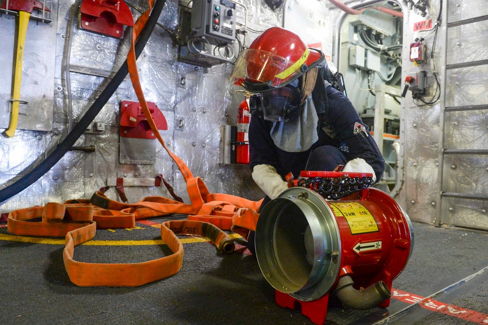 USS Manchester (LCS 14) Holds Damage Control Drill