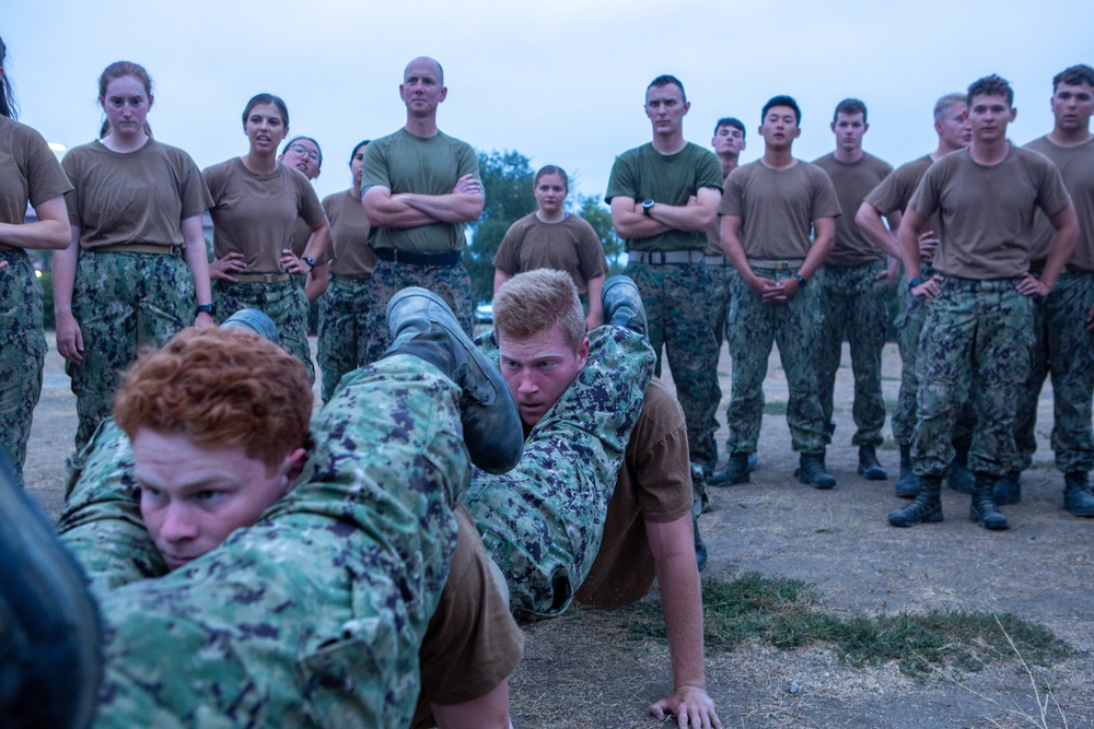 DVIDS - Images - U.S. Naval Academy Midshipmen Take On U.S. Marine ...