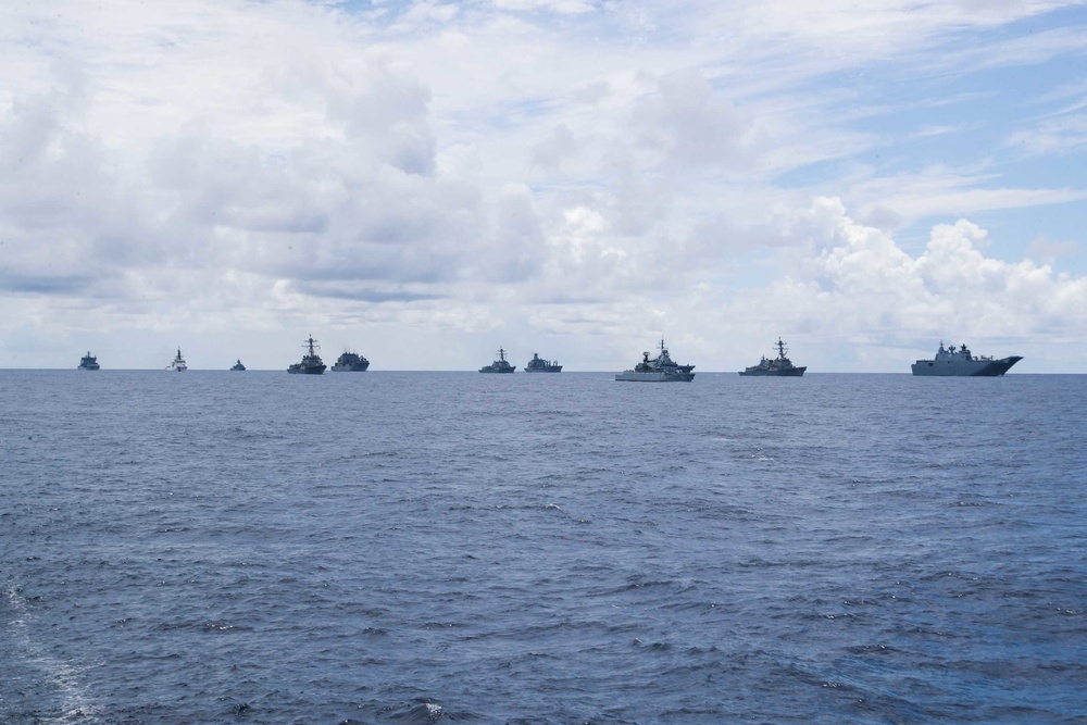 DVIDS - Images - RIMPAC 2022 Fleet Sails in Formation [Image 7 of 8]