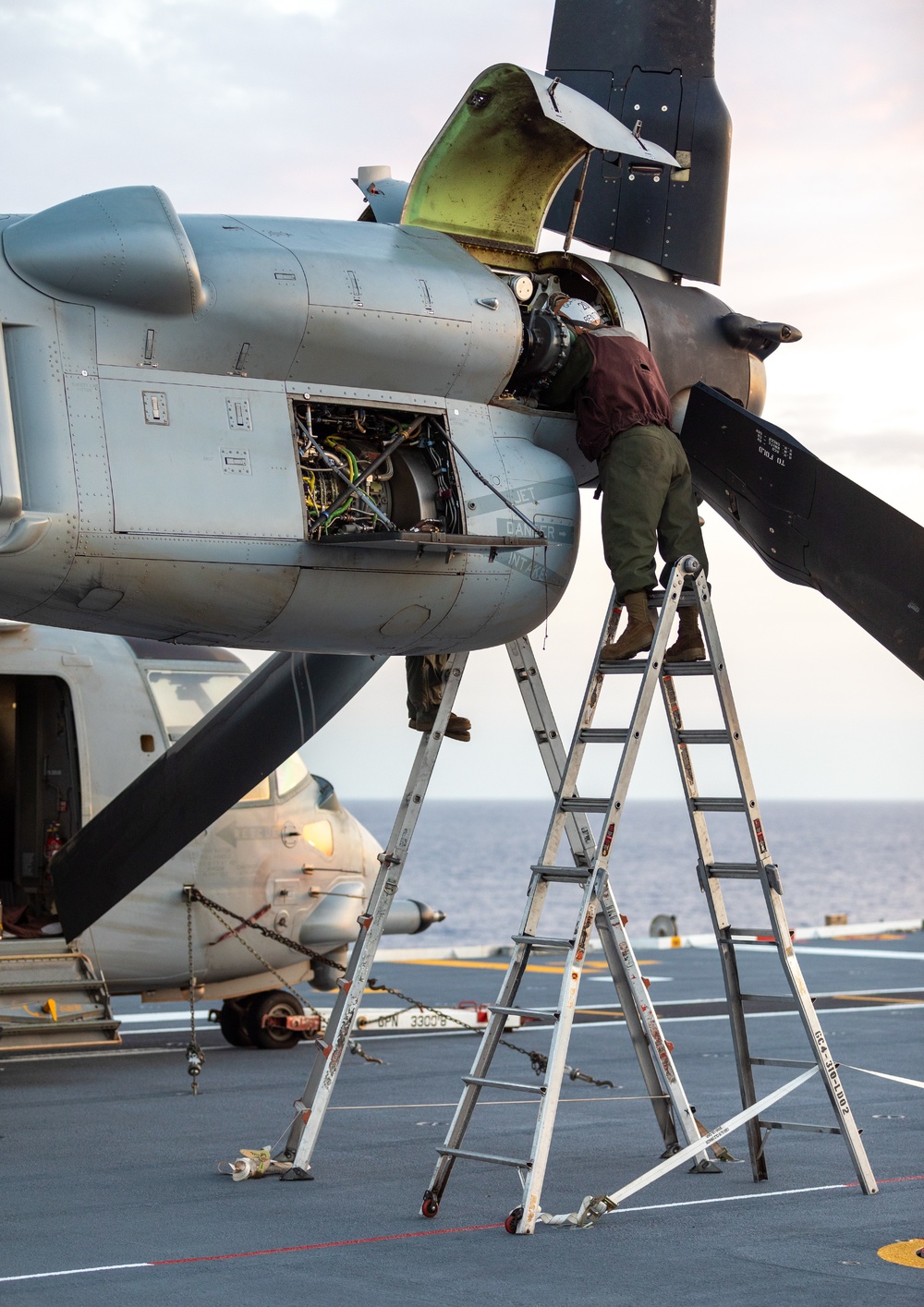 MV-22B Ospreys perform maintenance in Canberra