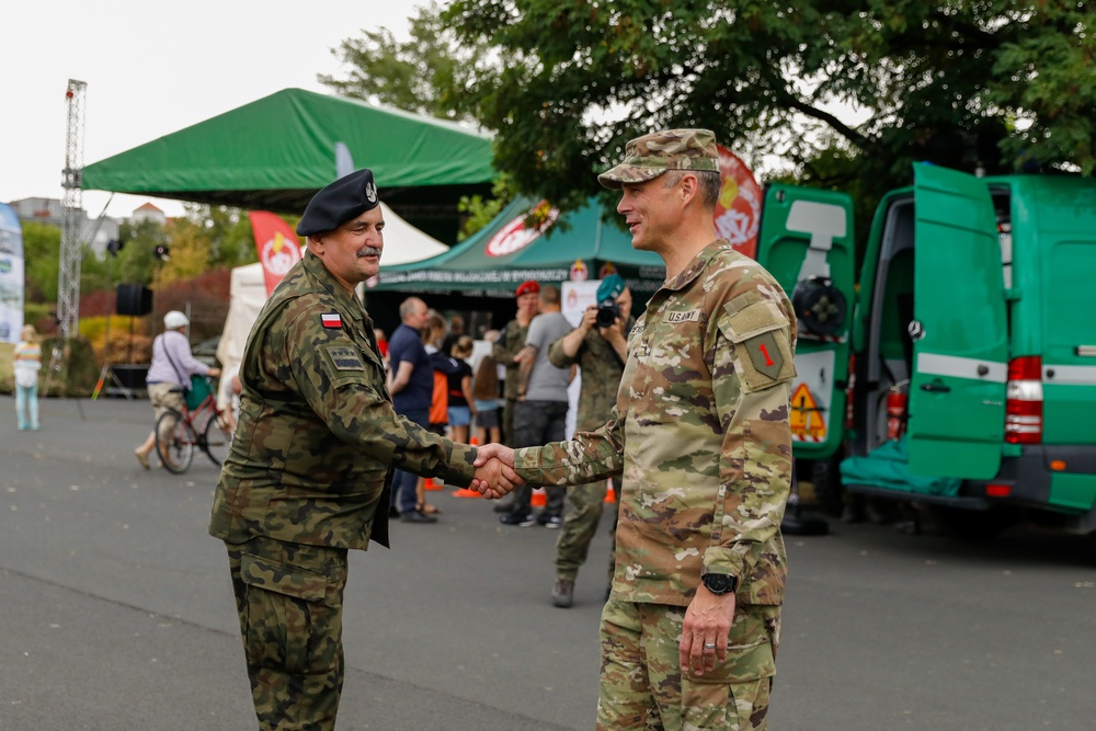 Iron Brigade, 4ID and 1ID Participate in military picnic in Poland