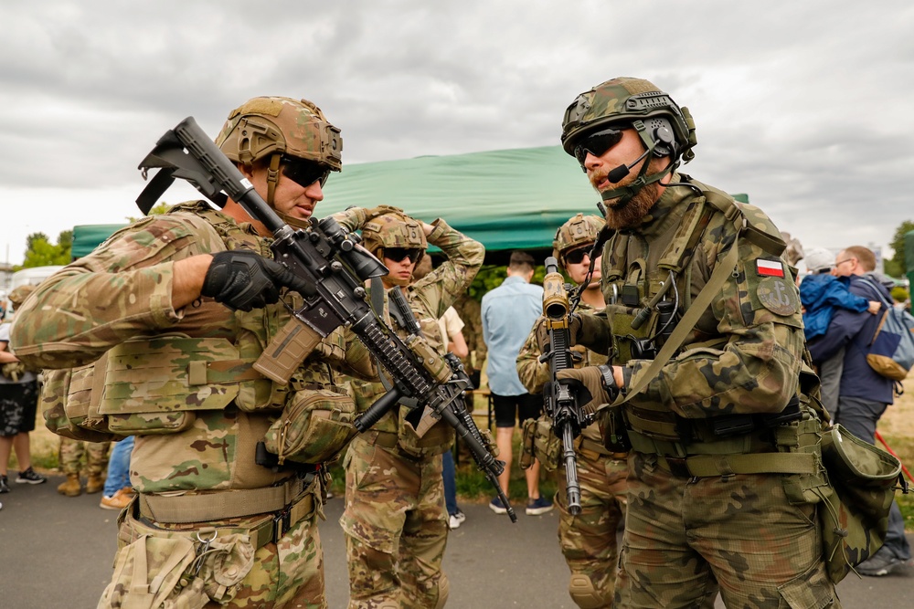 Iron Brigade, 4ID and 1ID Participate in military picnic in Poland