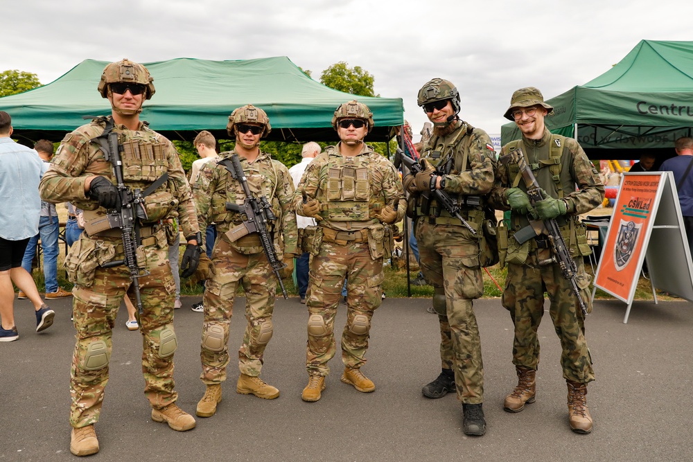 Iron Brigade, 4ID and 1ID Participate in military picnic in Poland