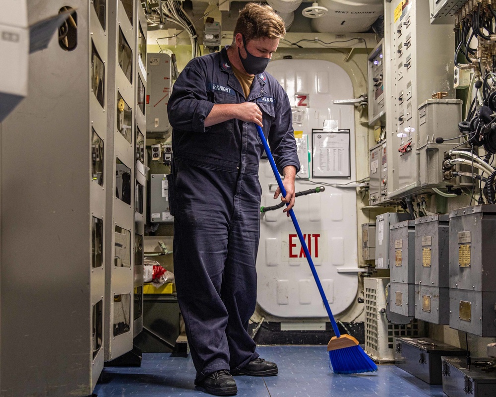 USS Chancellorsville Conducts All Hands Field Day