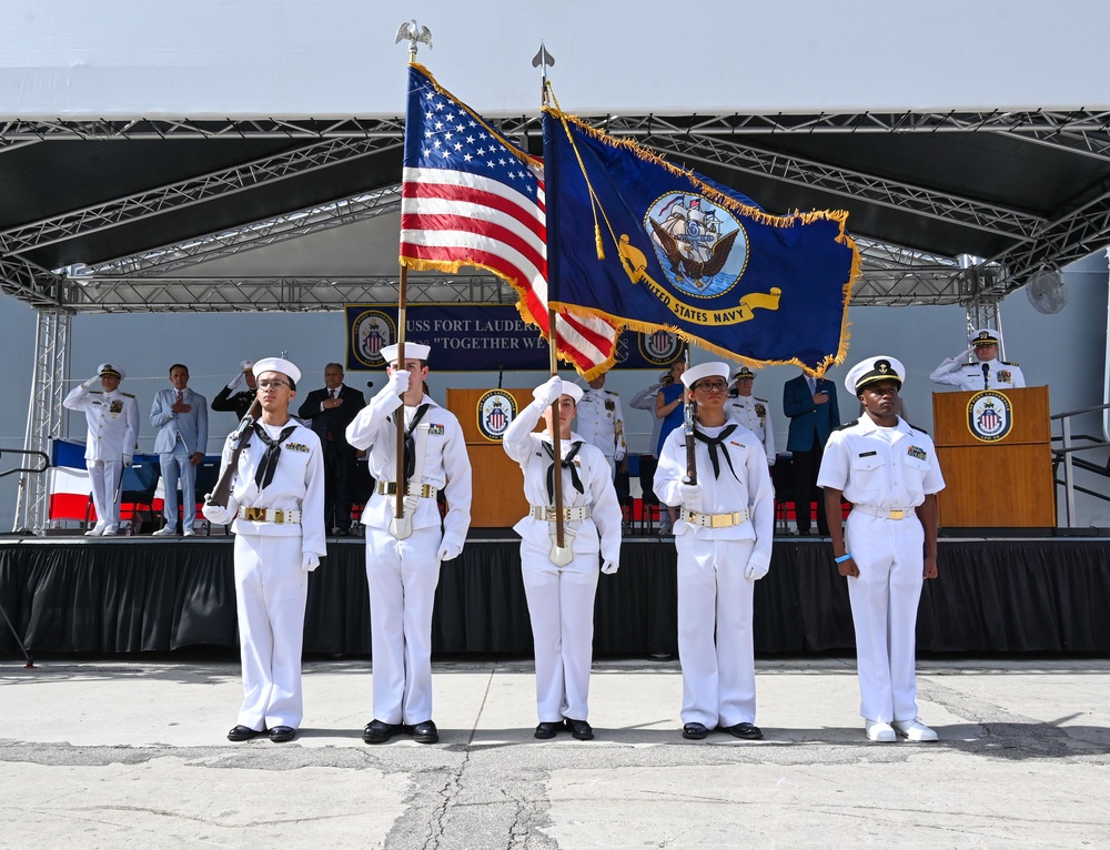 Guests render honors at the commissioning ceremony for USS Fort Lauderdale (LPD 28)