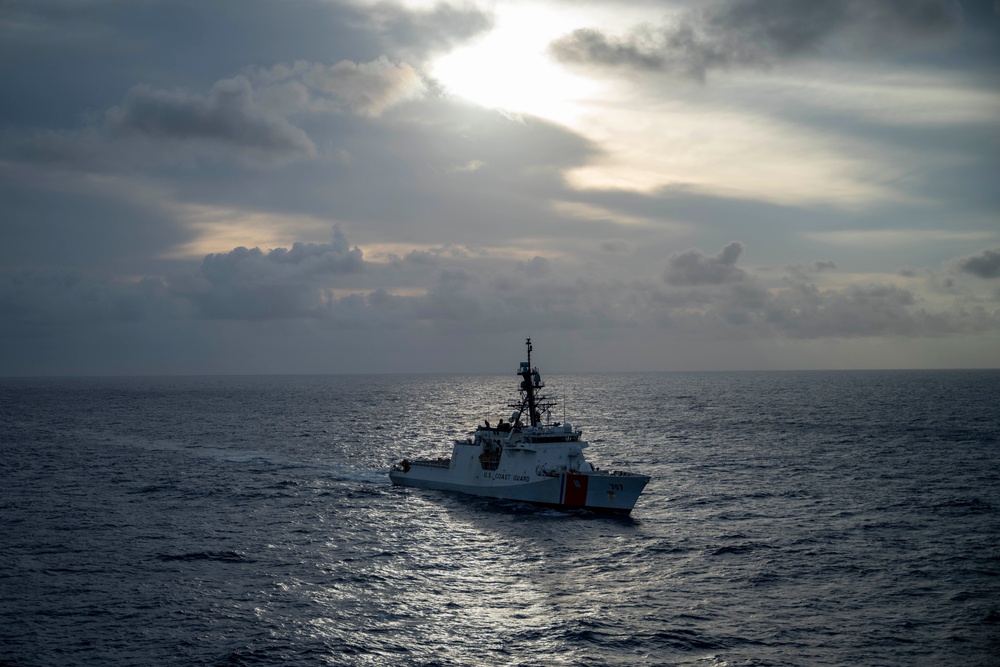 USCGC Midgett transits near Hawaiian Islands
